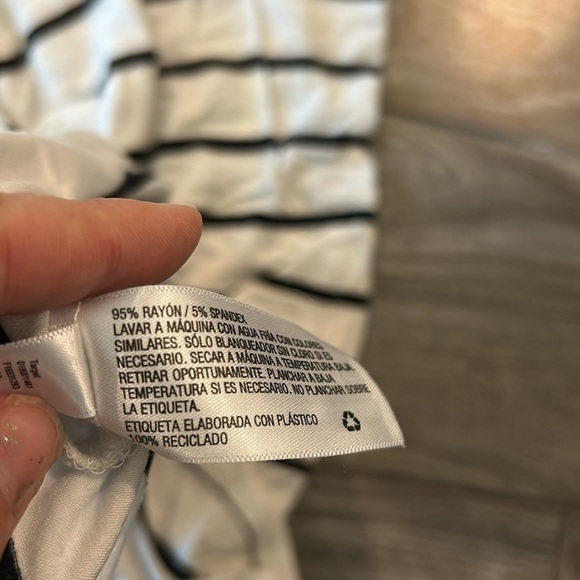 EUC A New Day Black & White Striped T Shirt Scoop Neck Size Meium - Picture 6 of 6